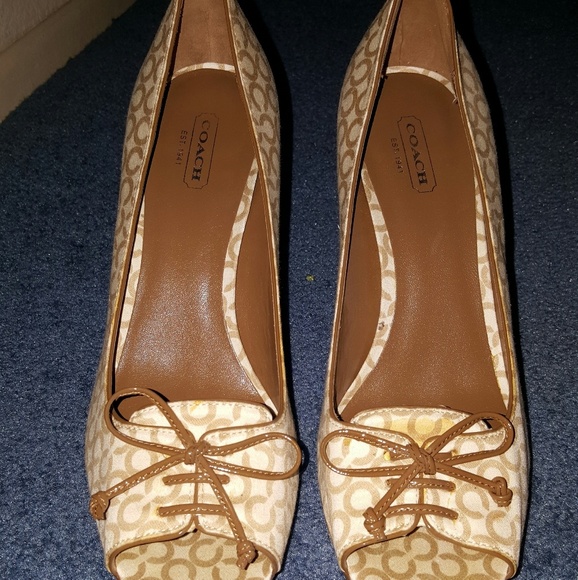 Coach Heels - Picture 4 of 4